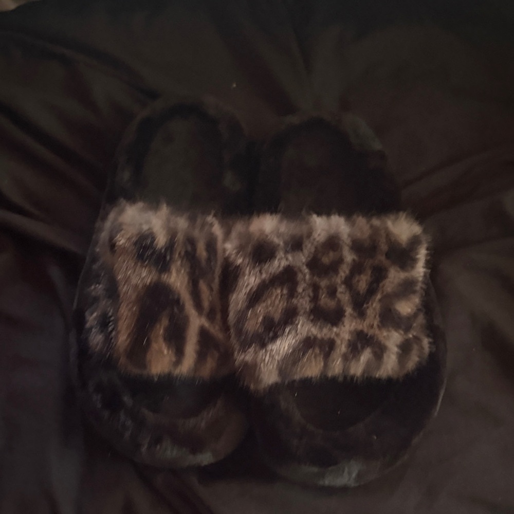 Faux Fur Slide Slippers - Black with Leopard Strap